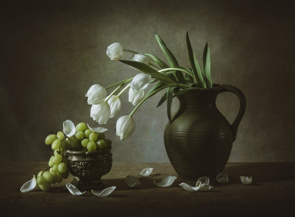 Tulipani bianchi e uva da May G