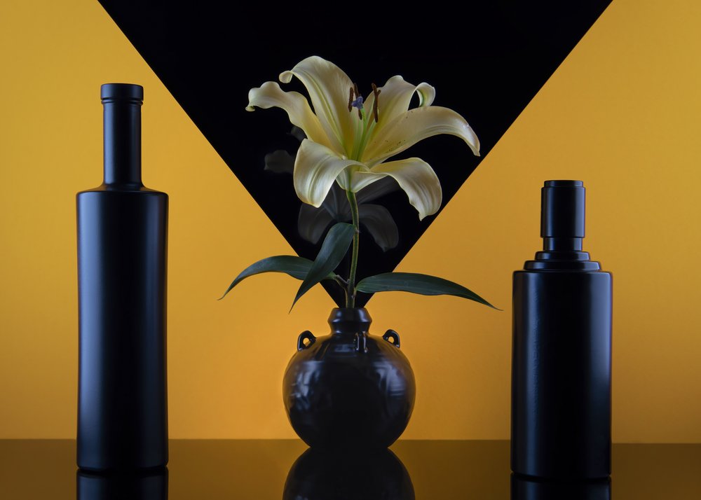 Natura morta con giglio “Black Gold” da Ming Chen