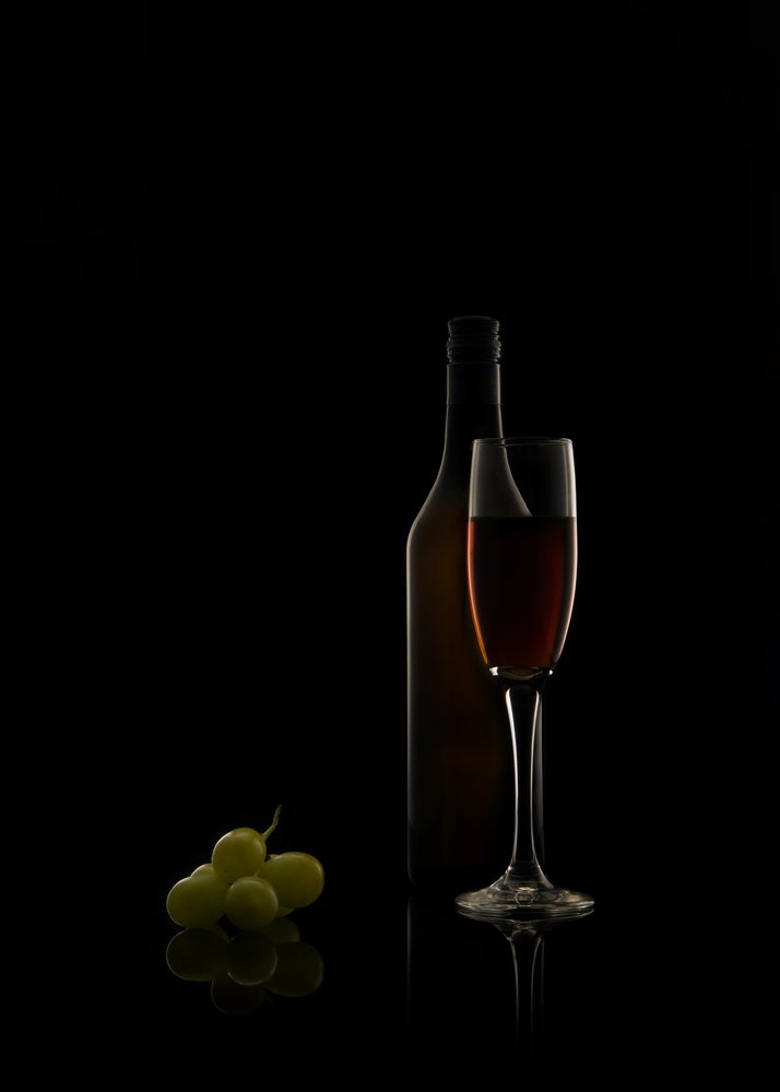 Natura morta classica con vino da Ming Chen