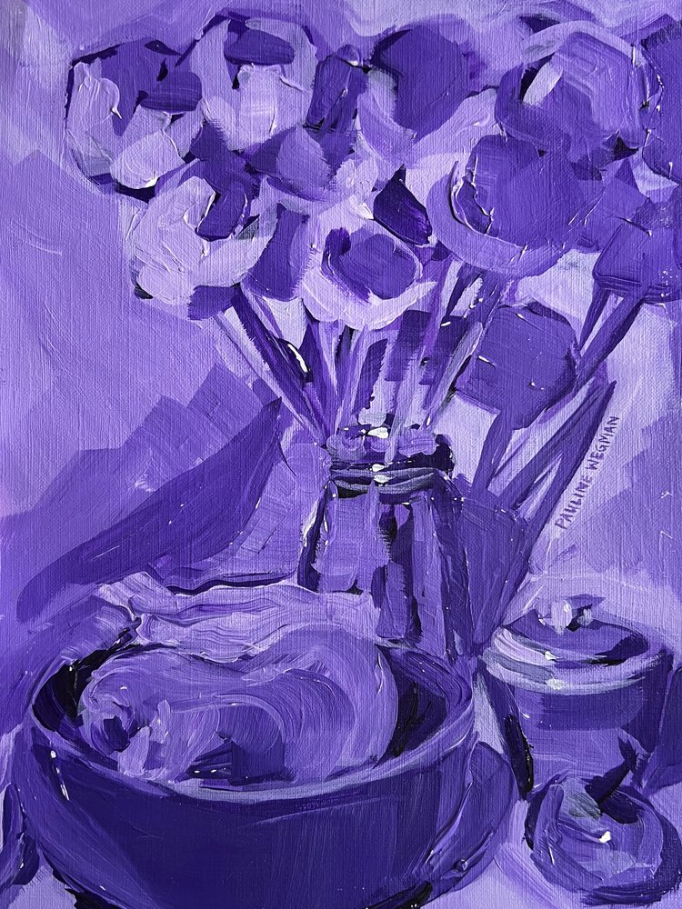 Natura morta floreale viola da Pauline Wegman | Key and Sea Creative