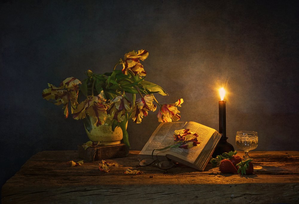 Libri e fiori a lume di candela da Saskia Dingemans
