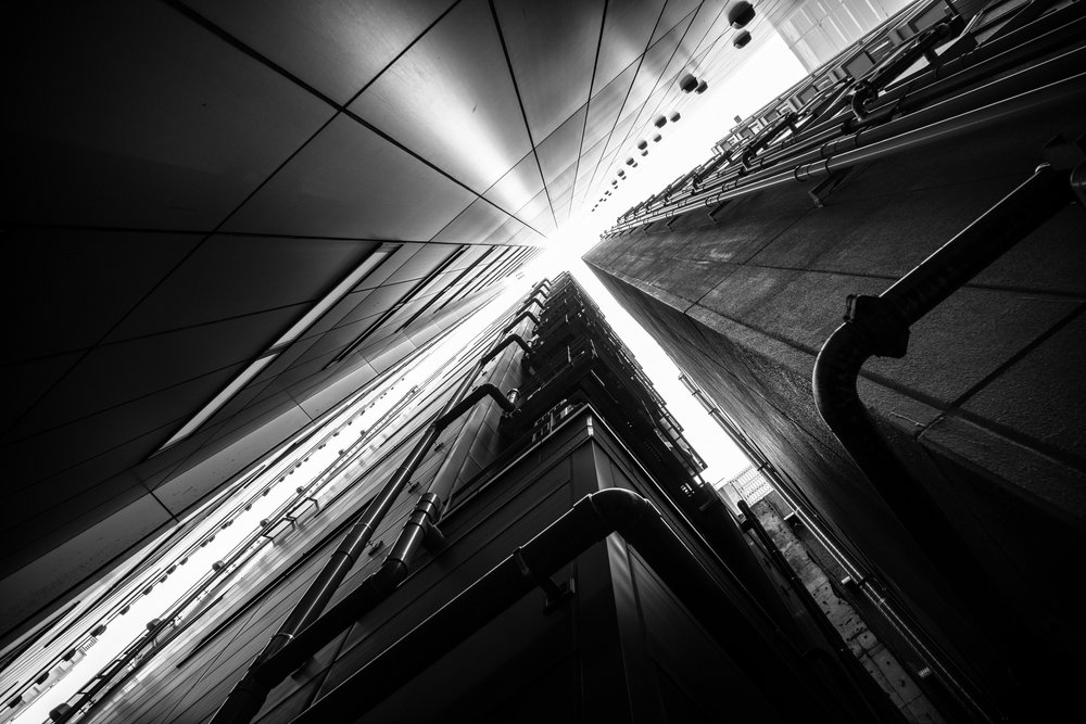 Ascesa nella città geometrica da Satoshi Hata