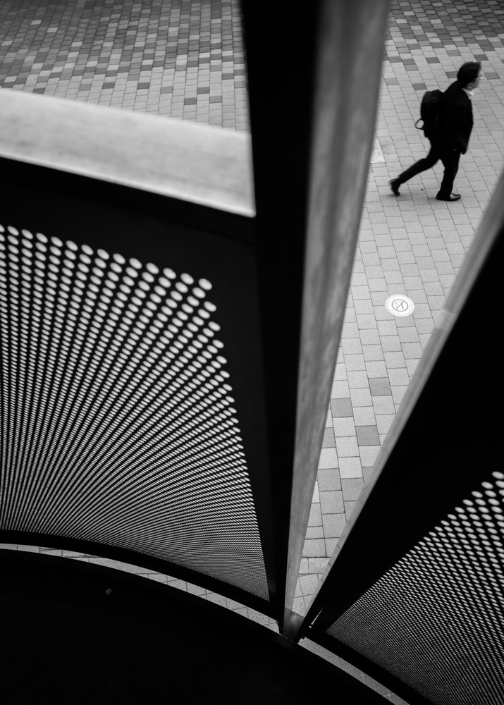 Passeggiata urbana geometrica da Satoshi Hata