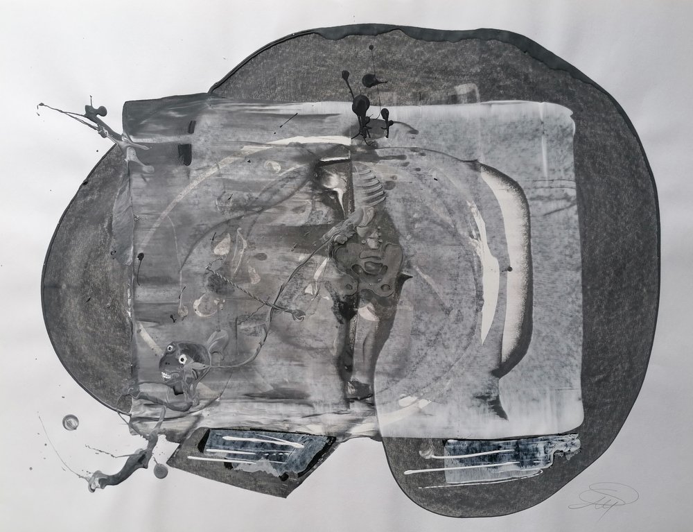Figura grigia astratta da Stefano Mazzolini