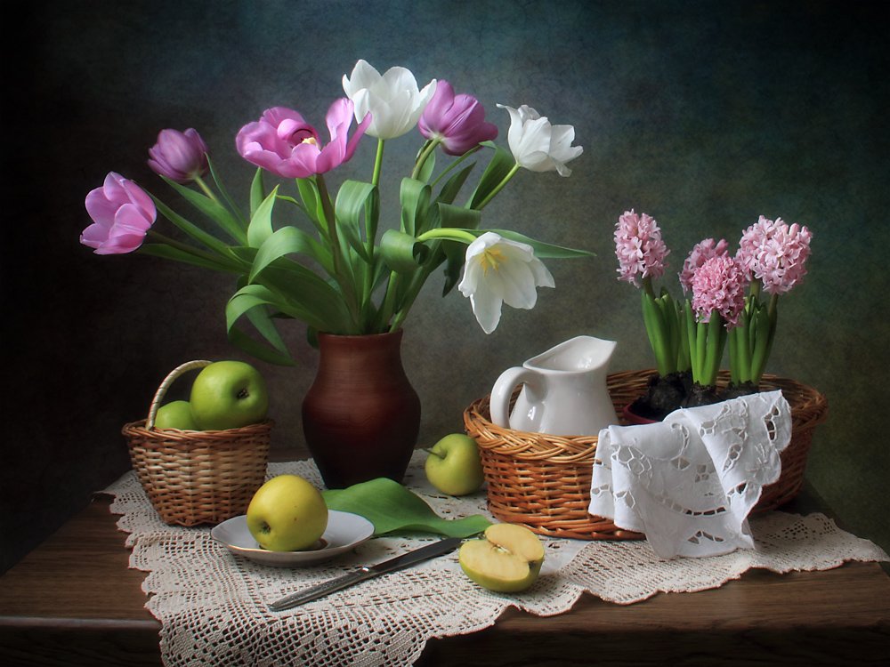 Fiori primaverili e mele da Tatyana Skorokhod