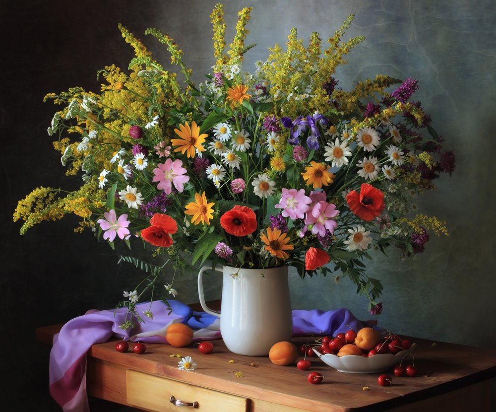 Fiori di campo e frutta estiva da Tatyana Skorokhod