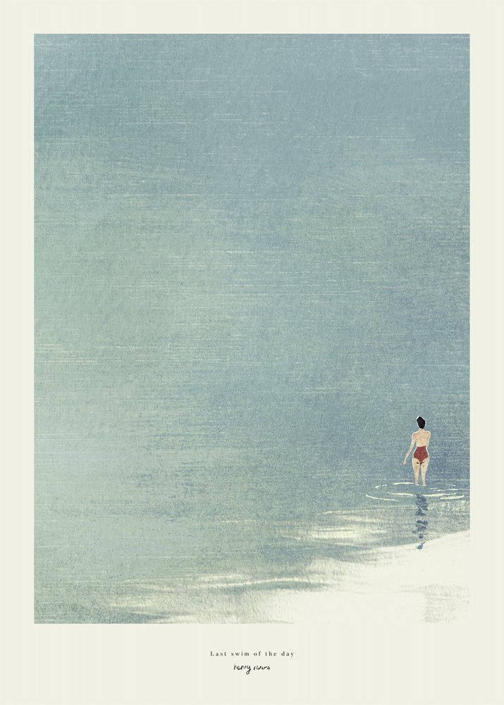 Donna in acqua tranquilla da longwayhome