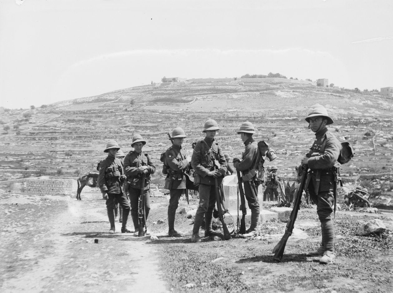 Soldati britannici fuori Gerusalemme, durante i disordini anti-ebraici, 1920 da Unbekannt Unbekannt