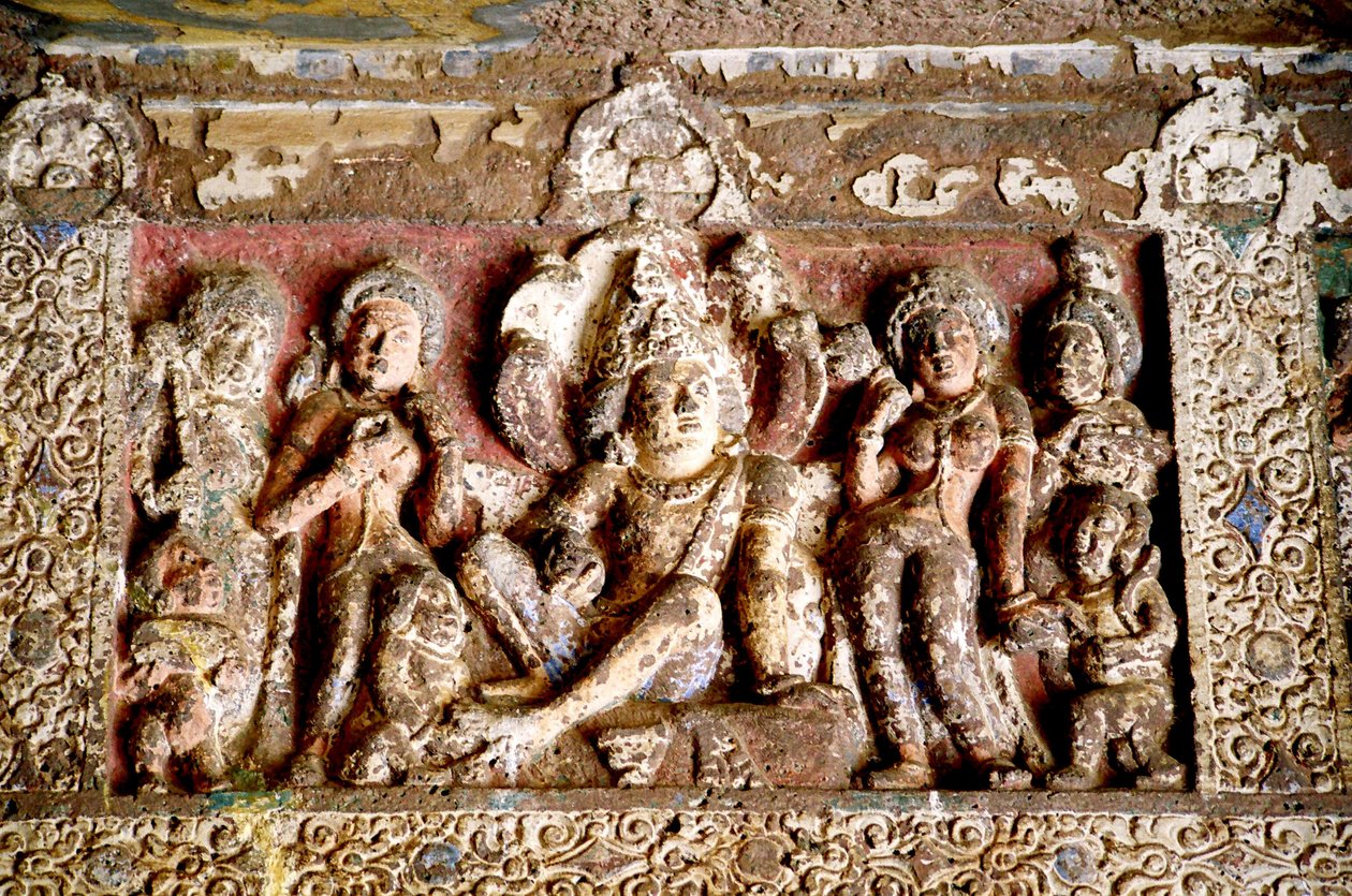 Scultura in pietra nelle grotte di Ajanta, Maharashtra, India. Le 29 grotte buddiste furono scavate tra il II secolo a.C. e il I d.C., e il IV-VII d.C. ma non furono scoperte fino al 1819 da Unknown