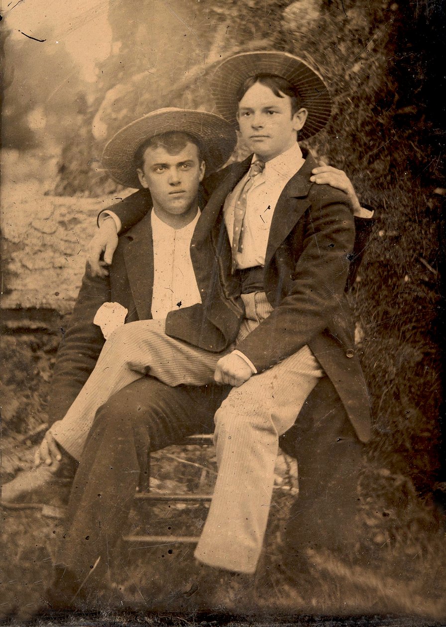 Due uomini posano per una foto, c.1870 da Unknown