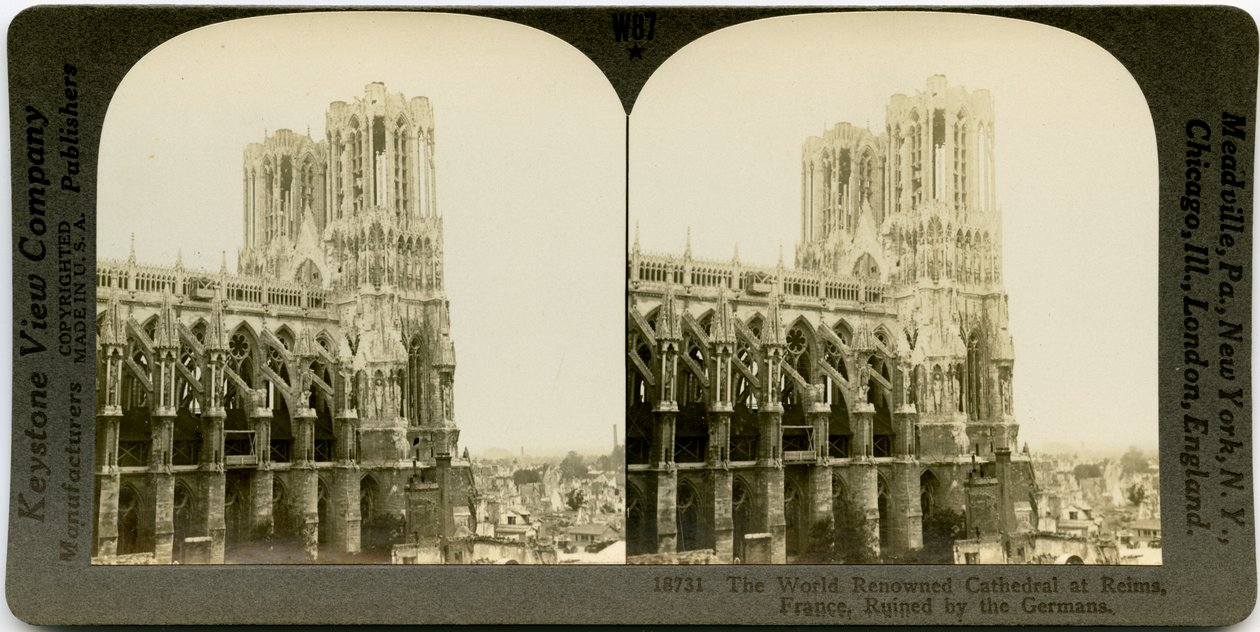 La celebre cattedrale di Reims, Francia, rovinata dai tedeschi da Keystone View Company