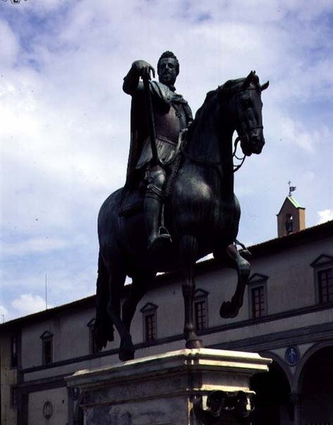 Statua equestre del Granduca Ferdinando I (c.1123-90) vista laterale del cavallo e del cavaliere da Giambologna