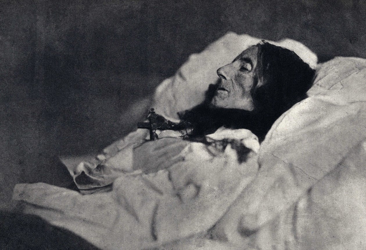 Ritratto della poetessa Marcelline Desbordes Valmore (1786-1859) sul letto di morte. Fotografia di Felix Tournachon detto Nadar nel 1859. Stampa di Victor Tournachon, padre di Nadar, fine XIX secolo. da Nadar