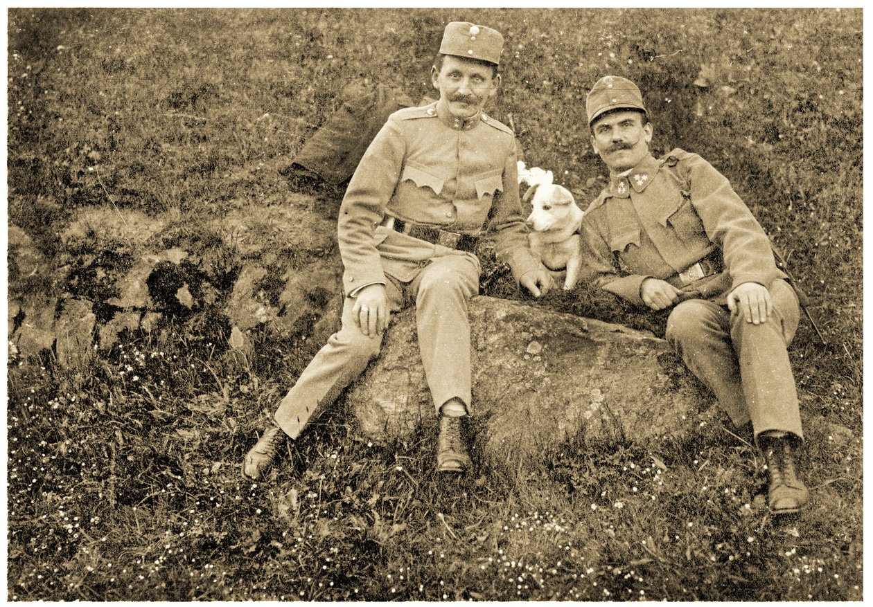 Soldati austriaci con un cane, 1914-18 da Unknown