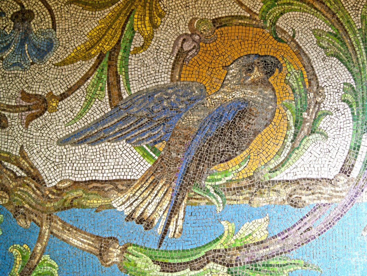 (dettaglio) di un pavimento piastrellato raffigurante un pappagallo, Sintra, Portogallo c.1908 (mosaico) da Unknown