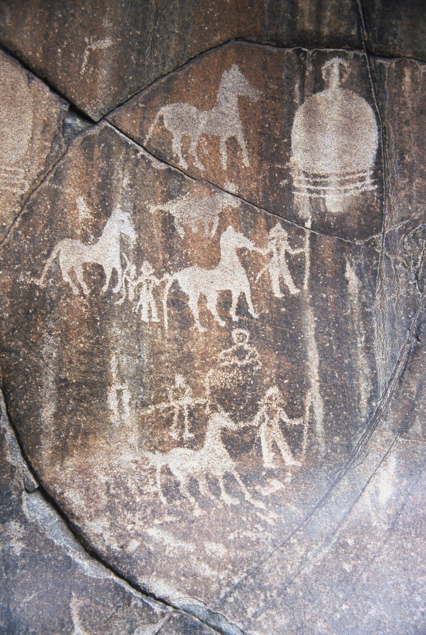 Immagini di animali e simboli tra le 30.000 incisioni rupestri vicino al villaggio di Chilas nella catena montuosa del Karakoram nel nord del Pakistan da Unknown