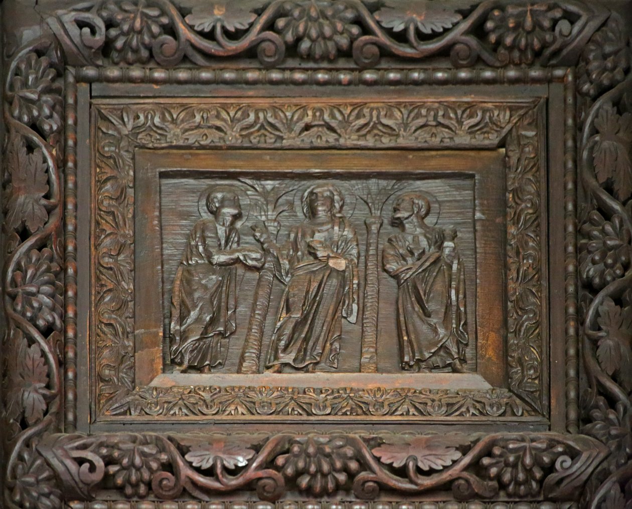 Pannello dalla porta del V secolo: Cristo con due discepoli da Unknown