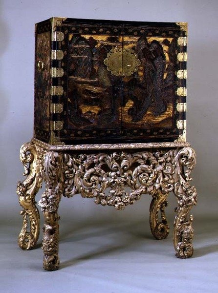 Armadio su supporto dorato, c.1680 da Dutch School