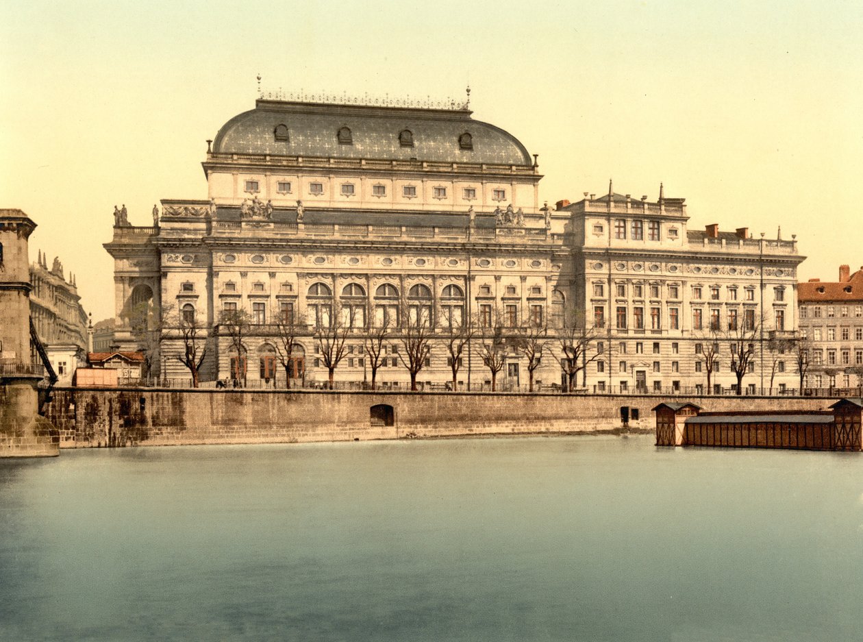 Teatro Nazionale a Praga, pub. c.1890 - 1900 da English Photographer
