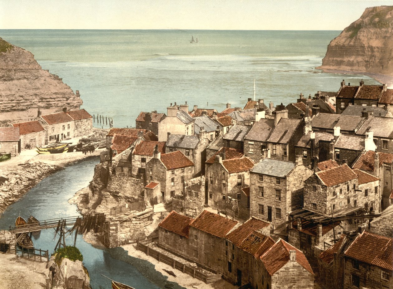 Villaggio di Staithes vicino a Whitby, Yorkshire, pub. c.1890 - 1900 da English Photographer