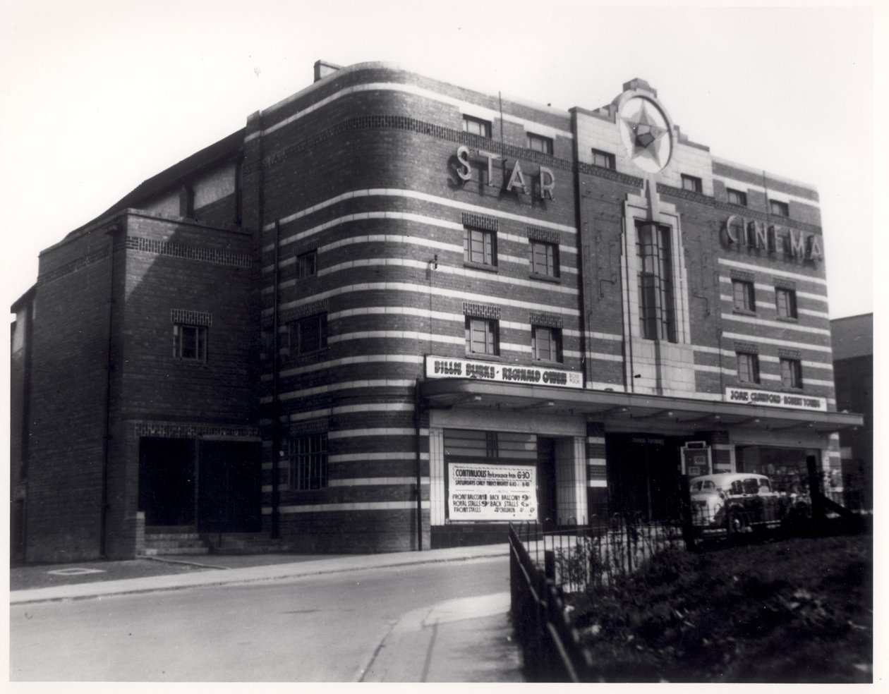 Star Cinema, fuori York Road, Leeds, 11 maggio 1938 da English Photographer