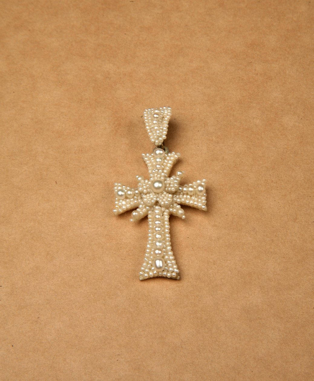 Pendente cruciforme, c.1855-80 da English School