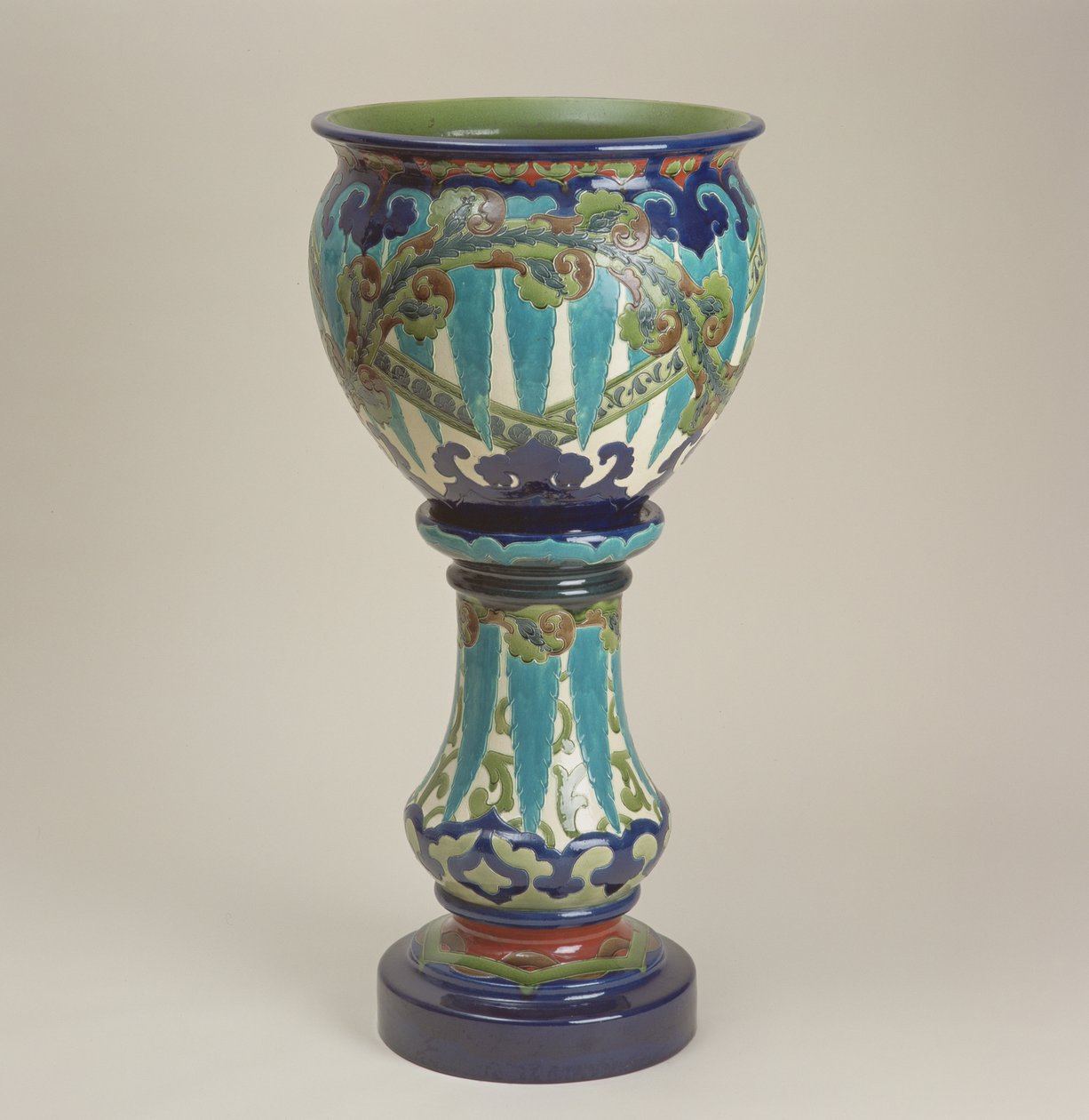 Jardiniere di Burmantofts Pottery, Leeds, 1890-1904 da English School