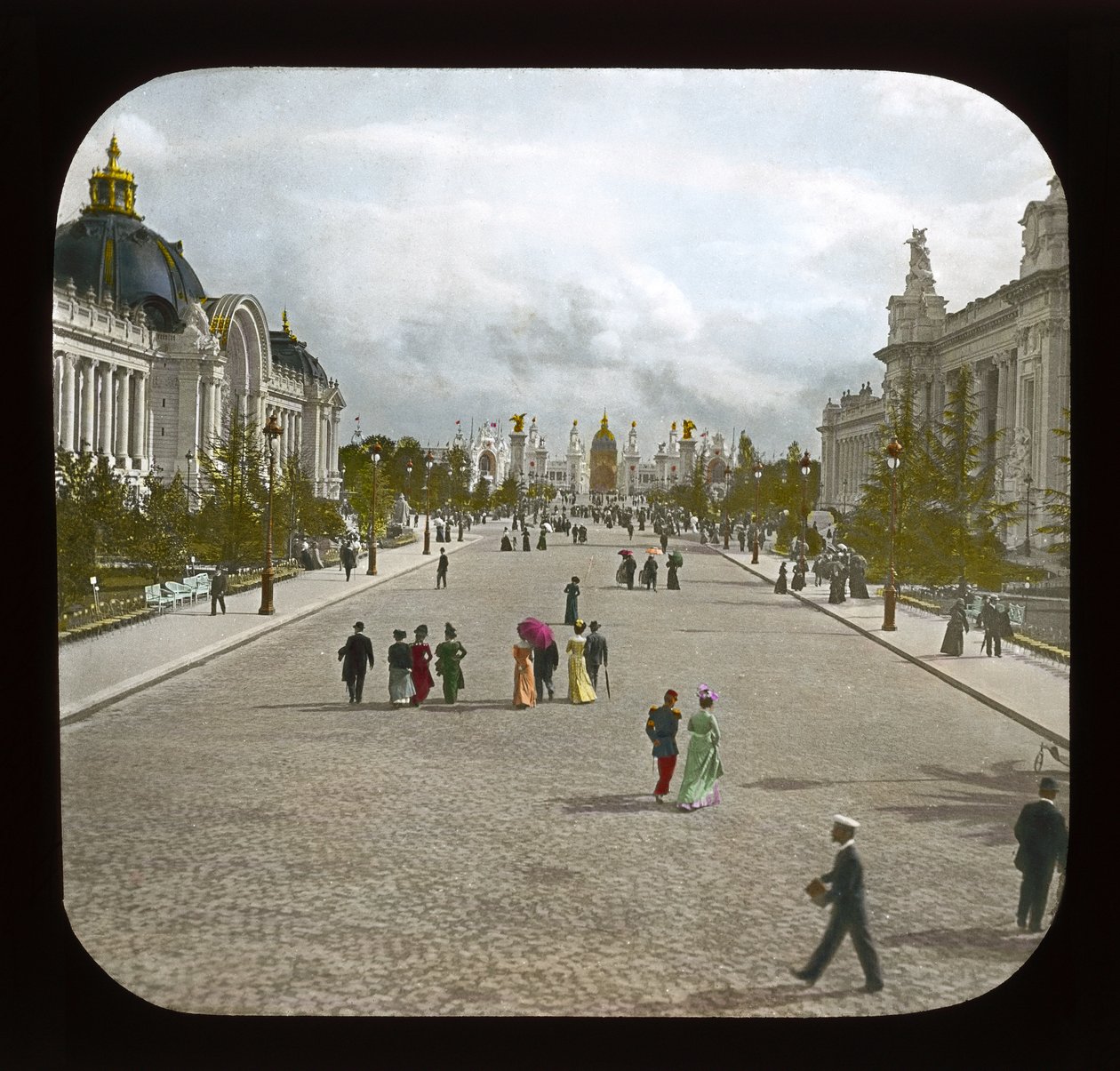 Esposizione di Parigi: Avenue Nicholas II, 1900 da French Photographer