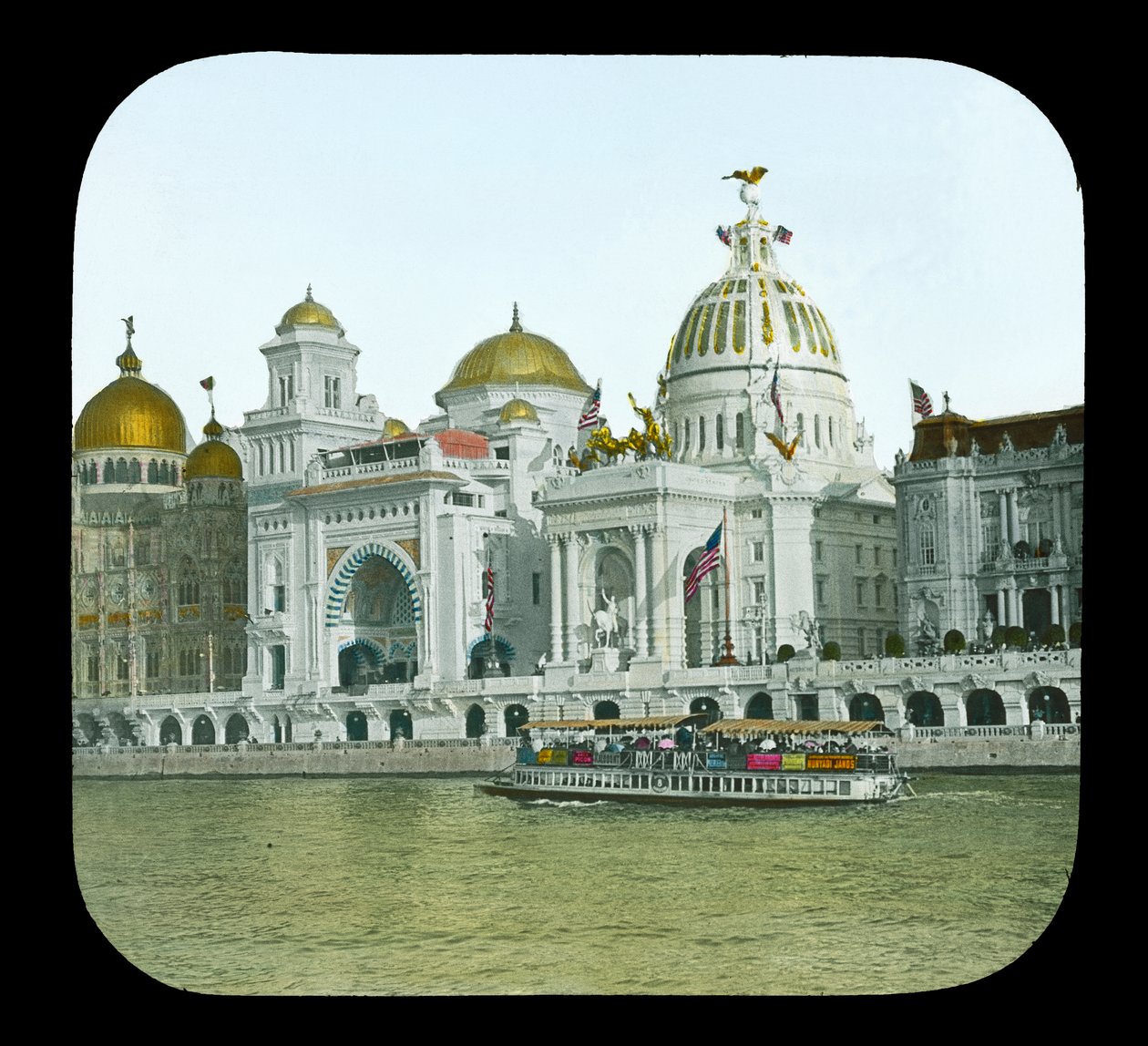 Esposizione di Parigi: Quai des Nations, il Padiglione Ottomano e il Padiglione degli Stati Uniti, 1900 da French Photographer