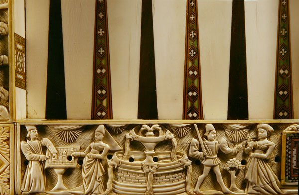 Bordo di una tavola da backgammon che raffigura giocatori di scacchi e amanti, 1415 da French School
