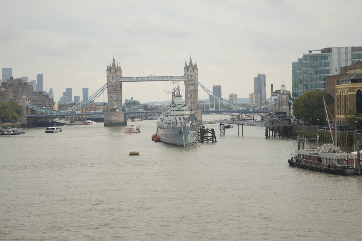 Il London Bridge sul Tamigi, nel cuore di Londra da Albert Mansour