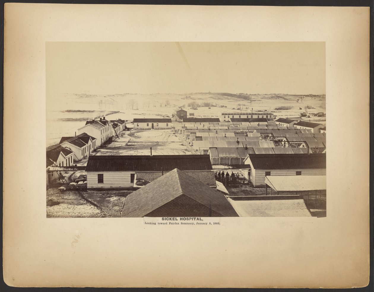 Ospedale Sickel, guardando verso il Fairfax Seminary, 5 gennaio 1864. da A.J. Russell