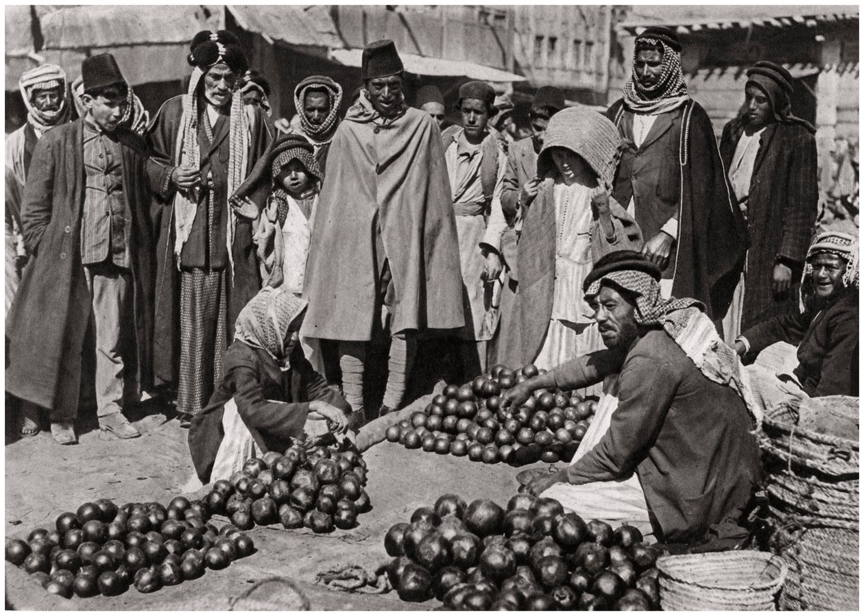 Mercato della frutta a Baghdad, Iraq, 1925 da A. Kerim