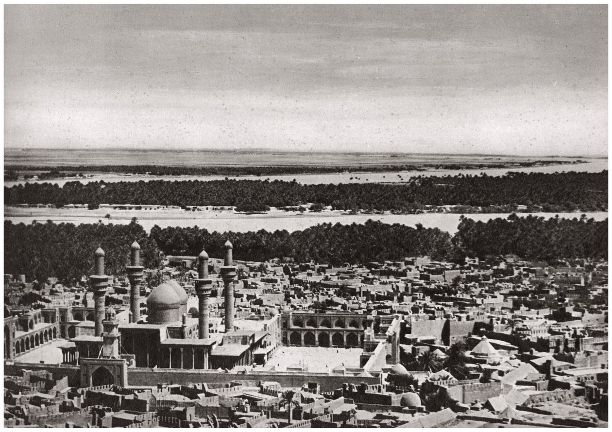 La Kadhimiya, la città santa vicino a Baghdad, da un aeroplano, Iraq, 1925 da A. Kerim