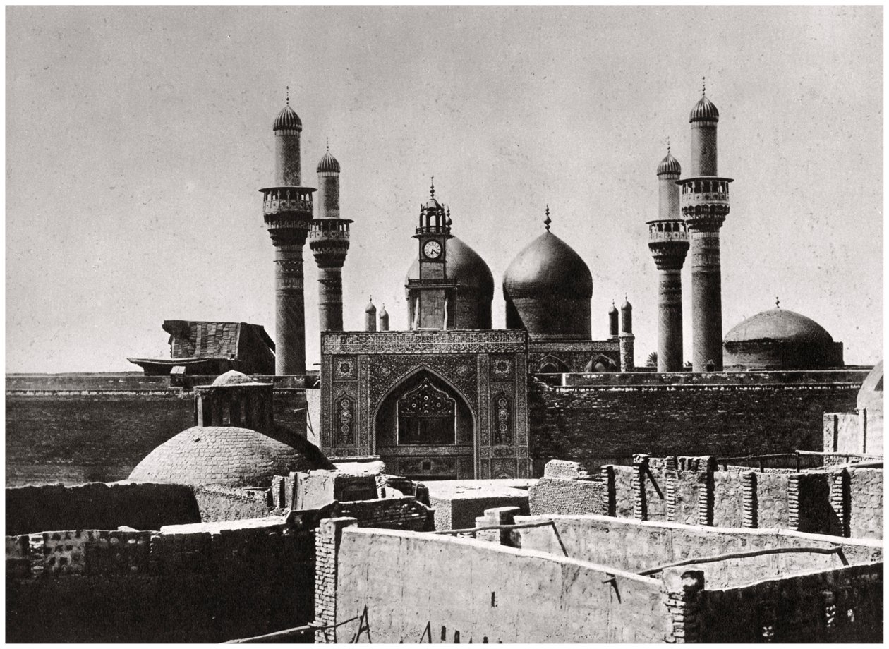 Le cupole dorate e i minareti della moschea al-Kadhimiya, Baghdad, Iraq, 1925 da A. Kerim