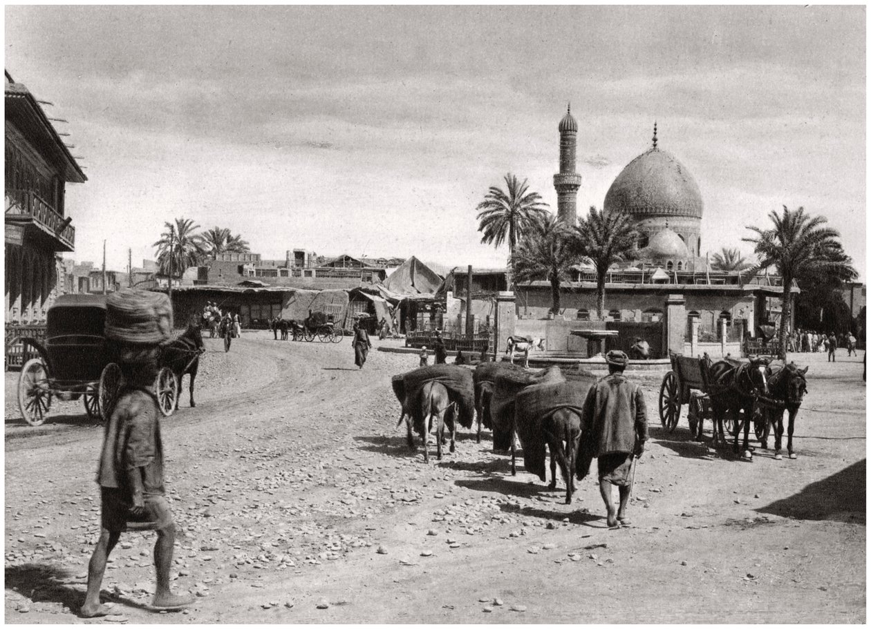Vista di una strada dalla Porta Nord, Baghdad, Iraq da A. Kerim