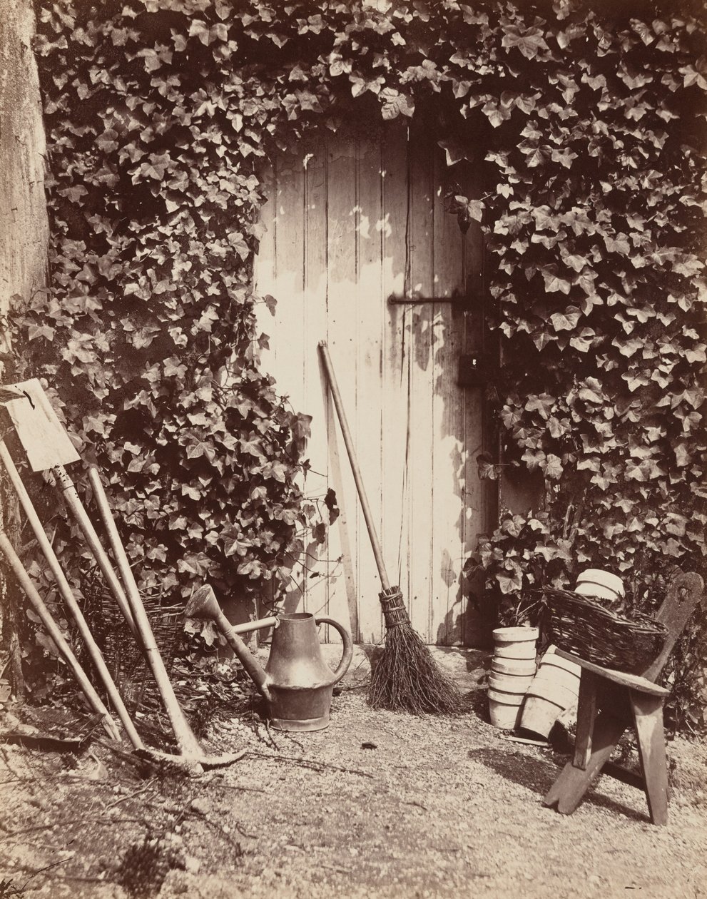 Porte de ferme de Marlotte (Porta con attrezzi da giardino), 1860 ca. 1860 (foto) da Abel Briquet
