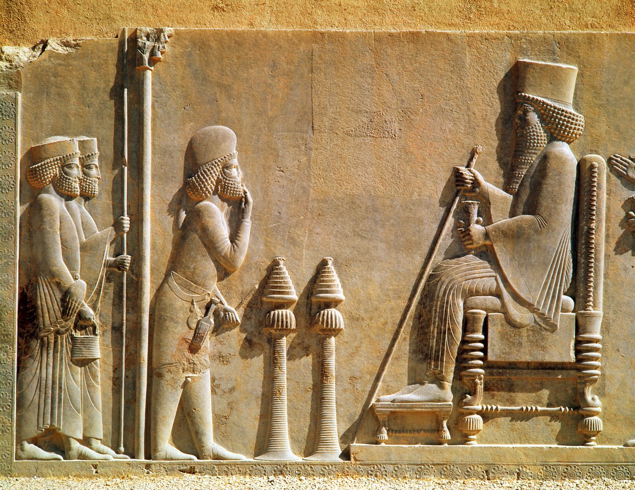 Un ufficiale Medo che rende omaggio al Re Dario I (c.550-486 a.C.) dal Tesoro, c.515 a.C. (calcare) da Achaemenid