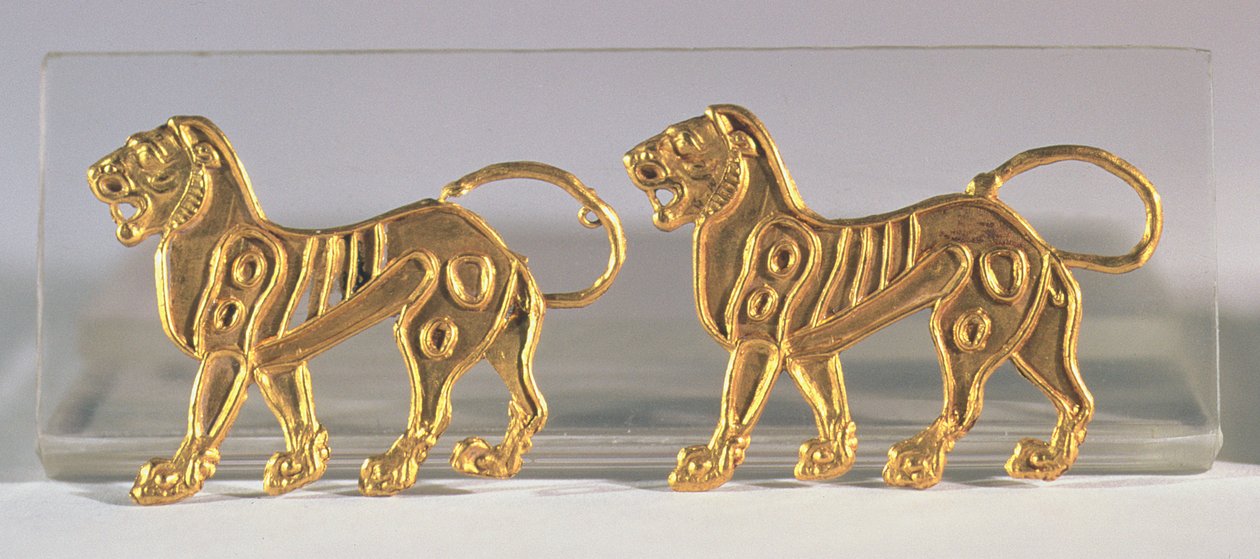 Due sequenze di leoni cucite su abiti cerimoniali, da Hamadan, c.V-IV secolo a.C. da Achaemenid
