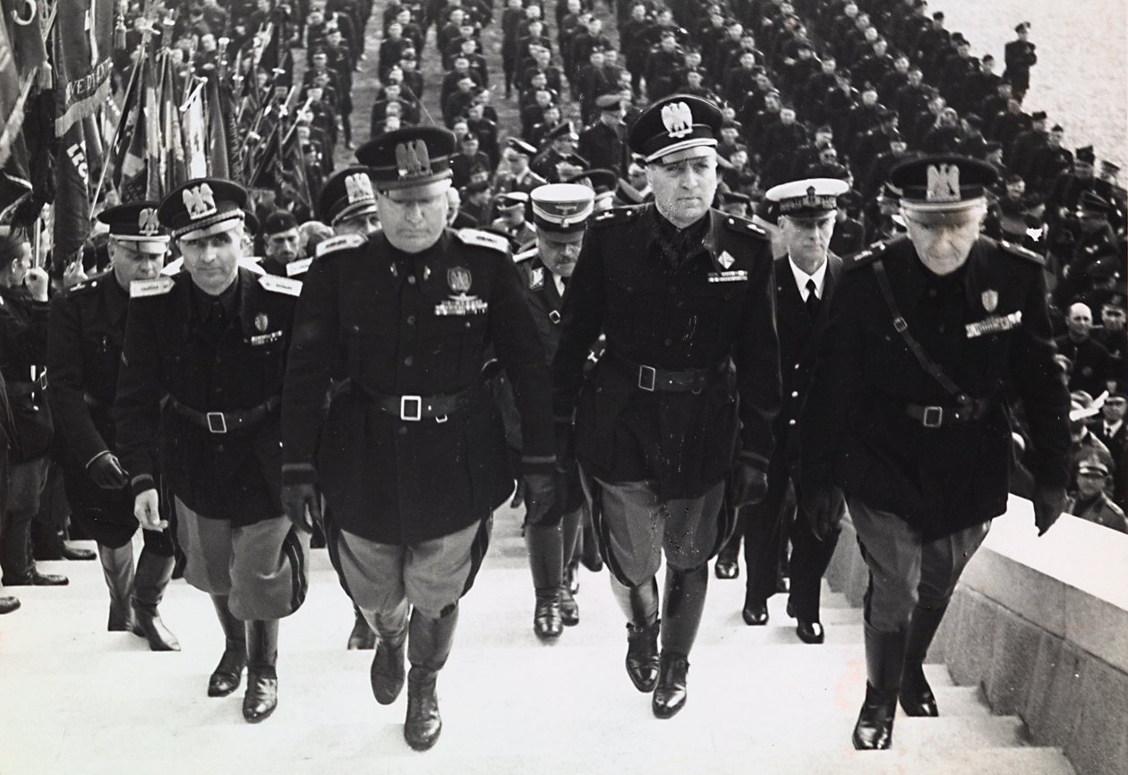 Mussolini a una parata militare da Achille Villani
