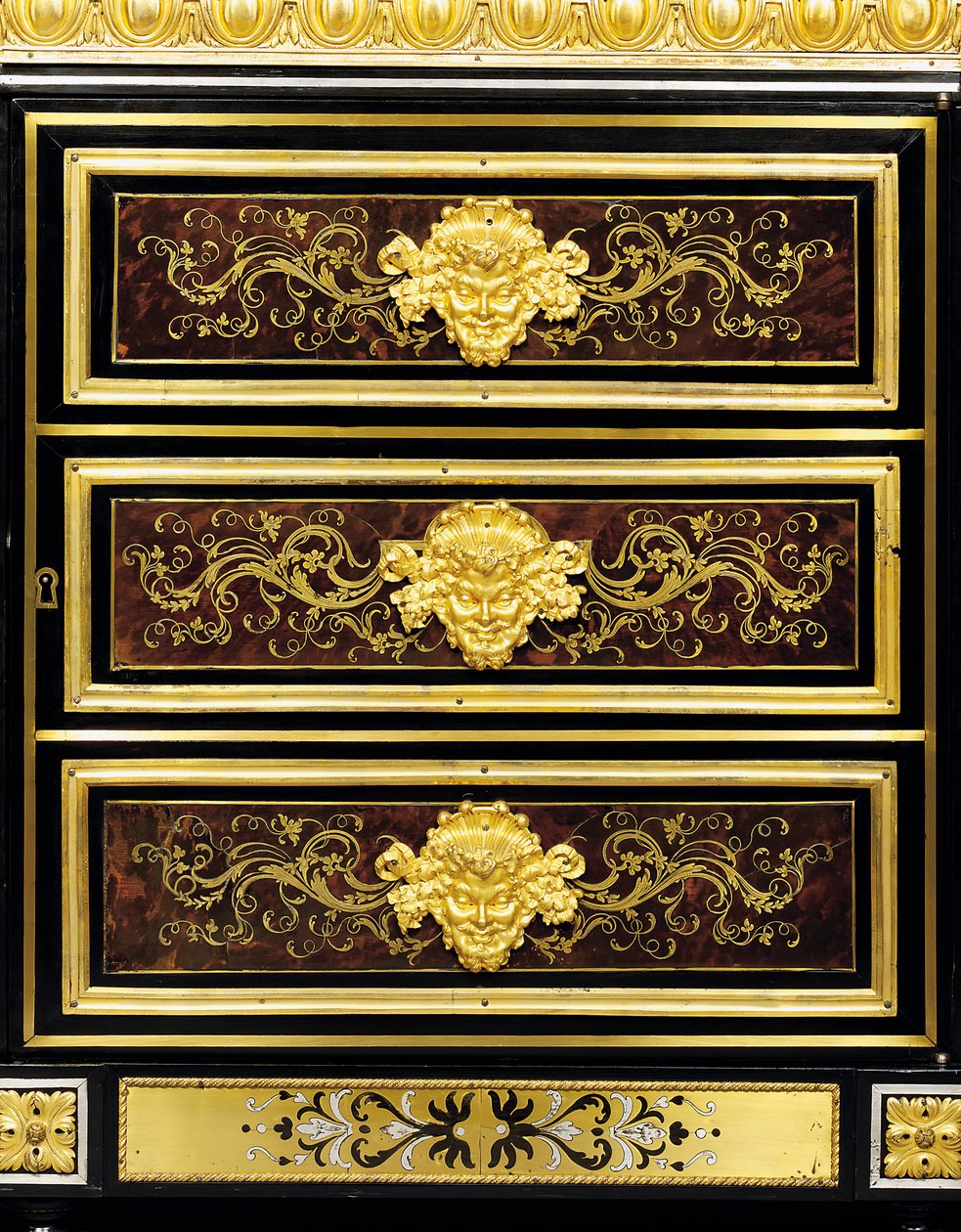 (dettaglio) di un mobiletto laterale in marqueterie boulle Luigi XVI tardivo da Adam (attr. to) Weisweiler