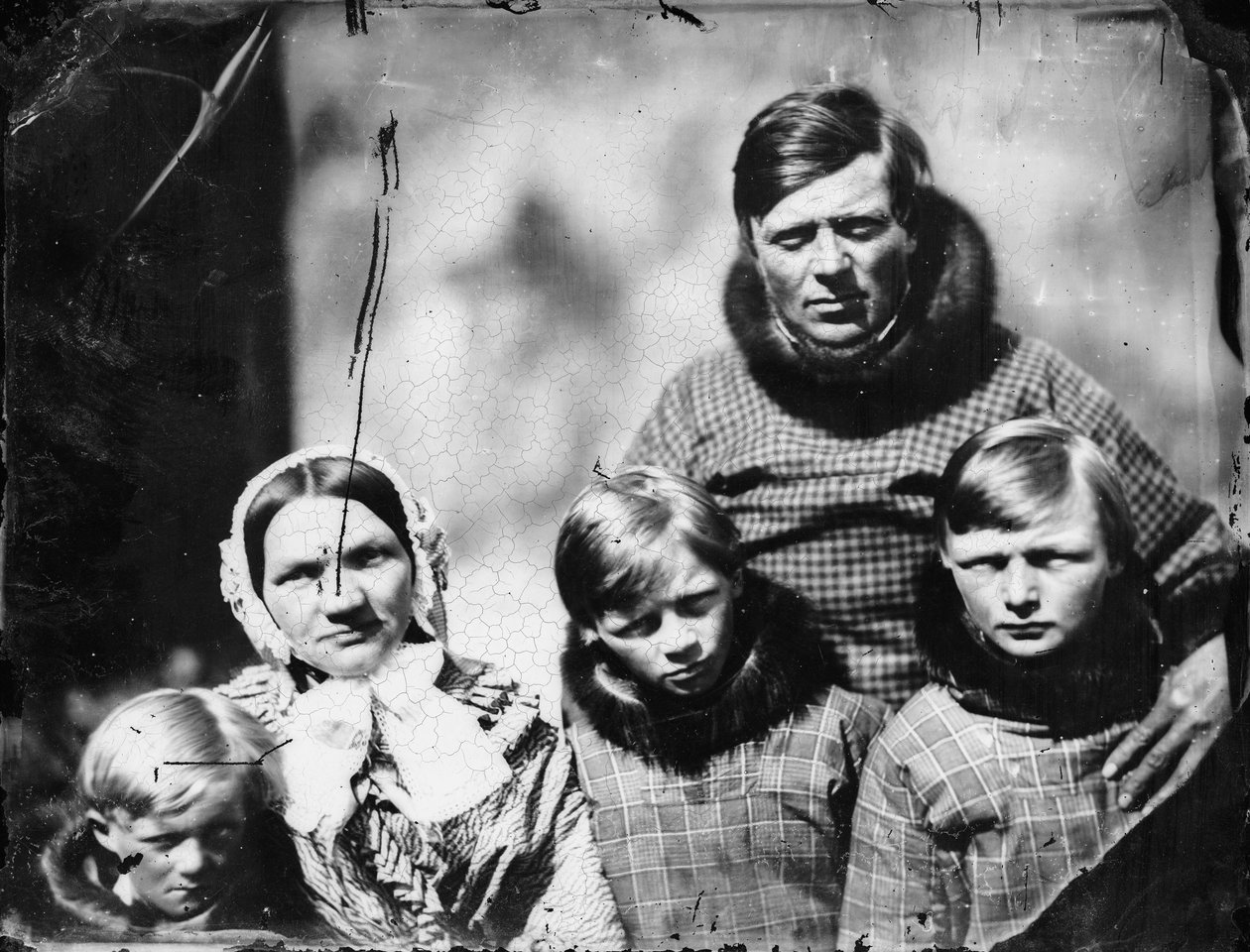 Funzionario danese (Hans Elberg) e famiglia da Admiral Edward Augustus Inglefield