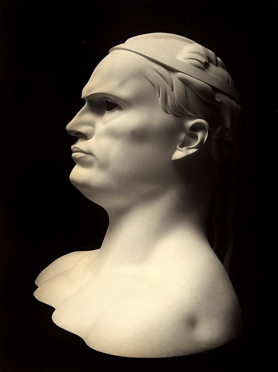 Busto raffigurante il ritratto di Benito Mussolini, opera di Adolfo Wildt (foto b/n) da Adolfo Wildt