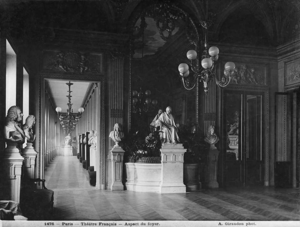 Comédie Française, vista del foyer, prima del 1902 da Adolphe Giraudon