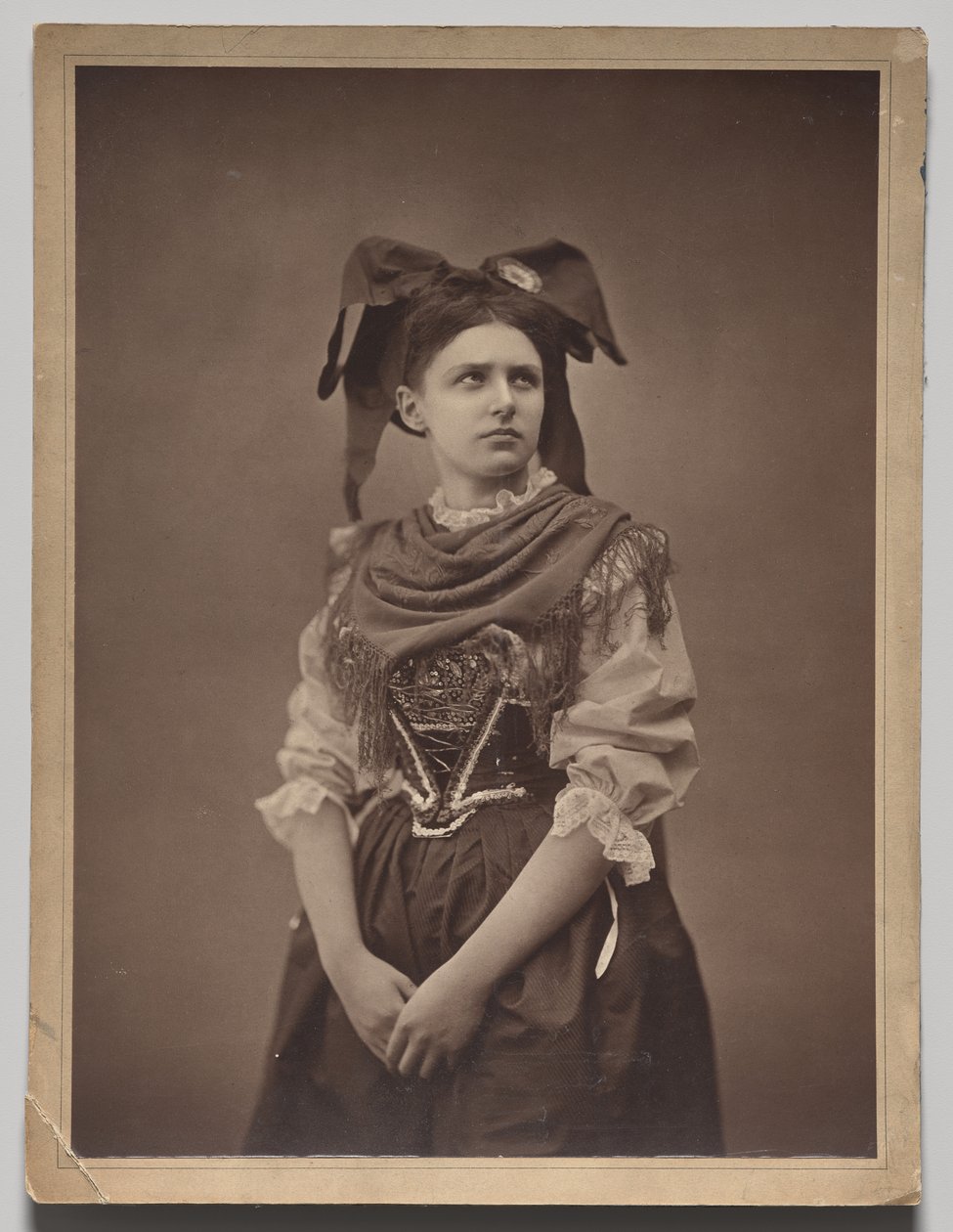 Giovane Donna Alsaziana da Adolphe Braun
