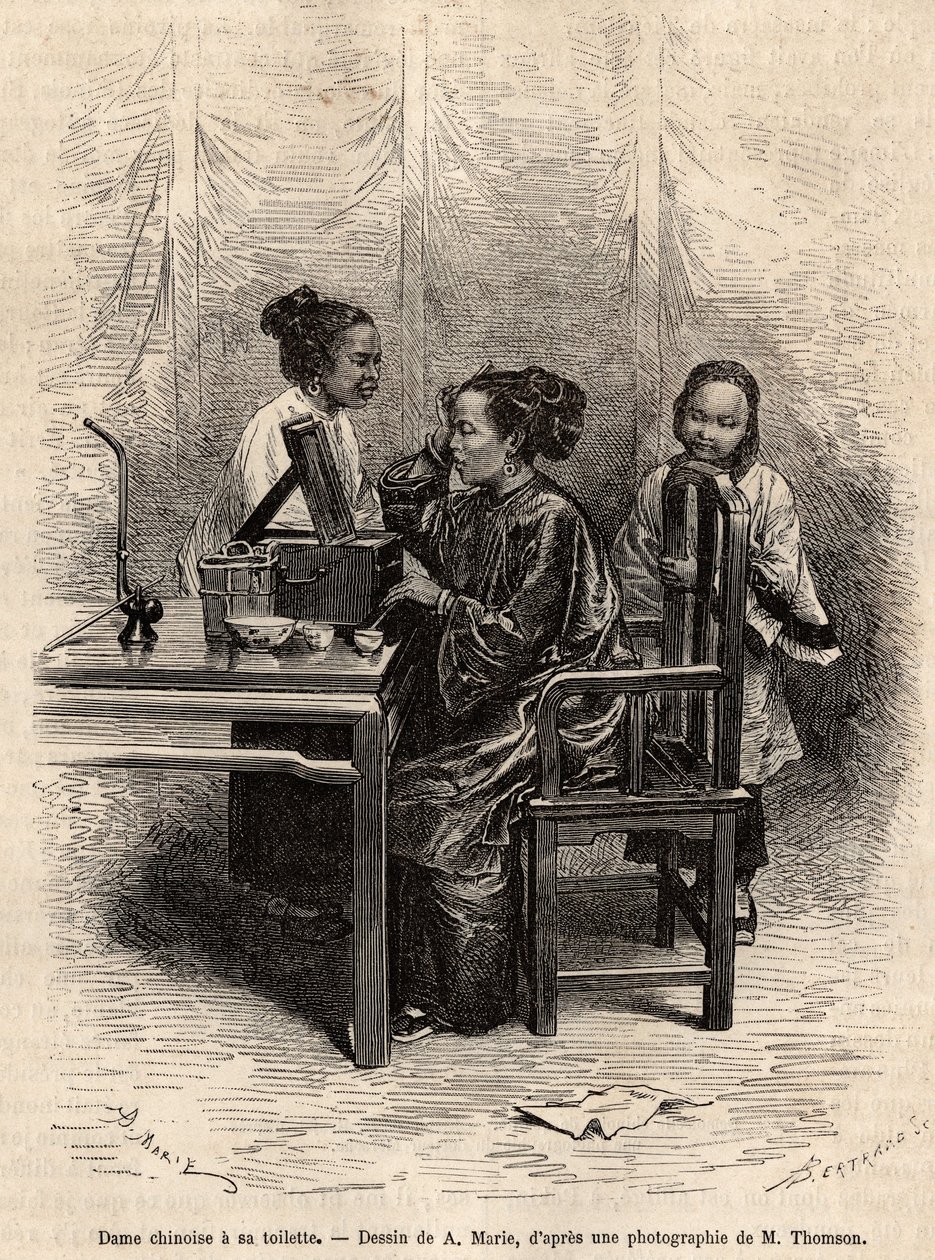 Signora cinese si fa la toilette. Incisione dal disegno di A. Marie, per illustrare il viaggio a Pechino e nel Nord della Cina, di T. Choutze, nel 1873, pubblicato in "Le tour du monde" 1876, a cura di Edouard Charton, edizione Hachette, Parigi. Collezione da Adrien Emmanuel Marie
