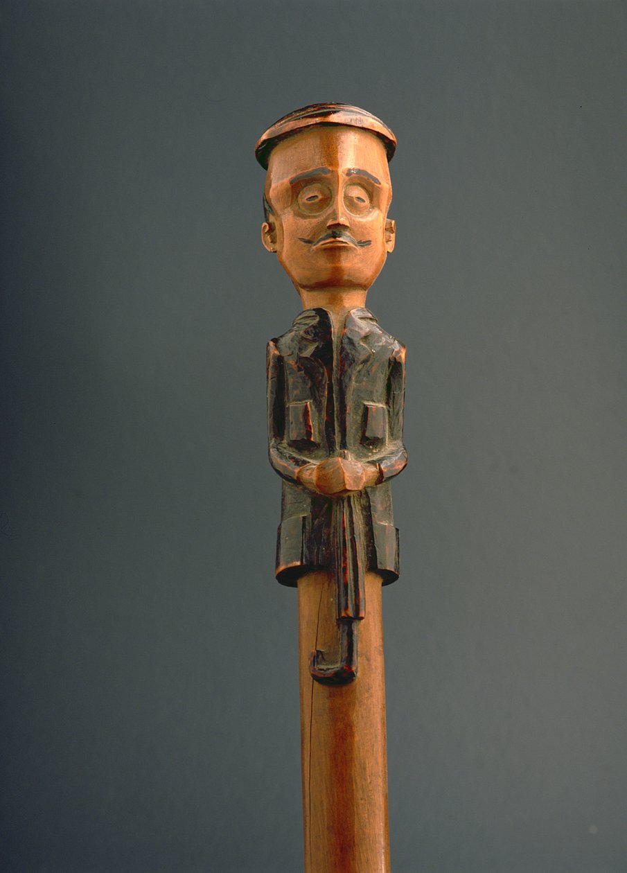 Bastone con figura di uomo europeo con cappello e ombrello, Ovimbundu, Angola, fine XIX secolo da African