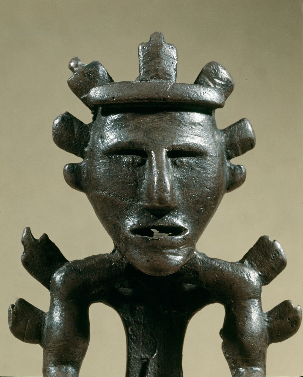 Preistoria: figurina di guerriero in bronzo del Tesoro di Galic (Kostroma, Russia). 1500 a.C. Età del Bronzo. Mosca, Museo Storico Statale da Age Bronze