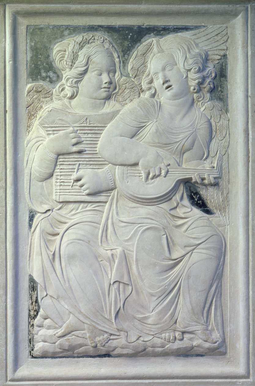 Due putti dal fregio degli angeli musicali nella Cappella di Isotta degli Atti, c.1450 da Agostino di Duccio
