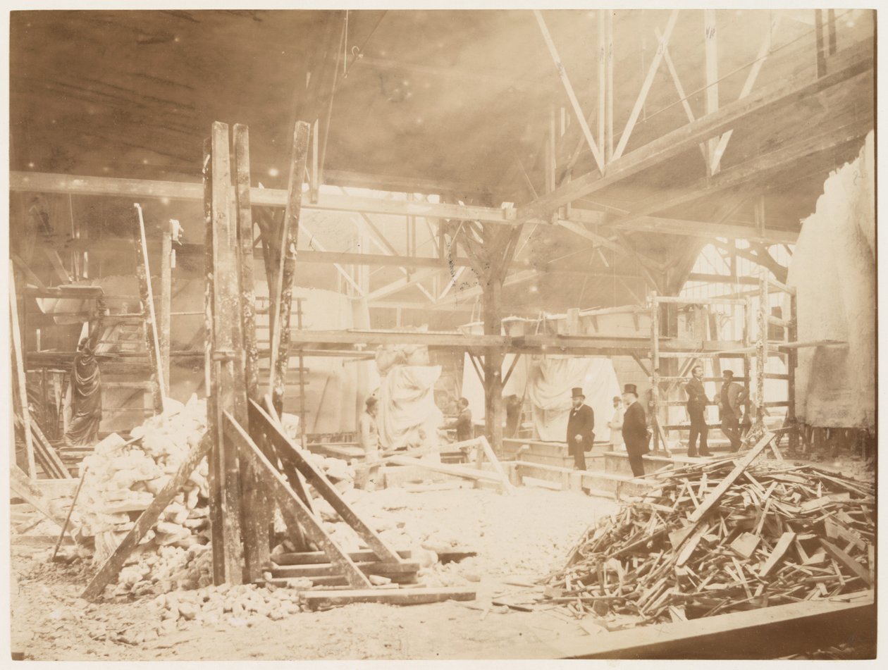 Laboratorio di Bartholdi, con modelli della Statua della Libertà sullo sfondo, Parigi, 1883 da Albert Fernique